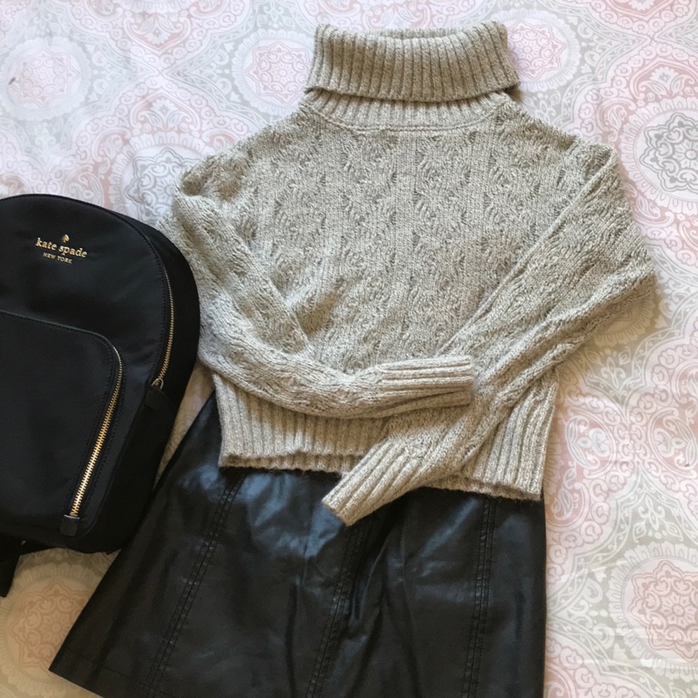 CABLE KNIT CROP SWEATER😍